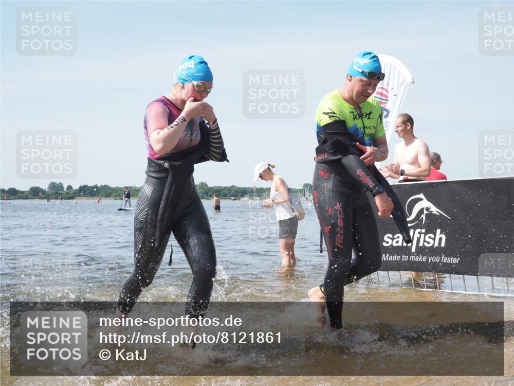 22.06.2025 - Viking Triathlon KatJ http://msf.ph/oto/8121861 22.06.2025 10:50:42 Schwimmen 24, 48, 202, 402, 418, 533 meine-sportfotos.de