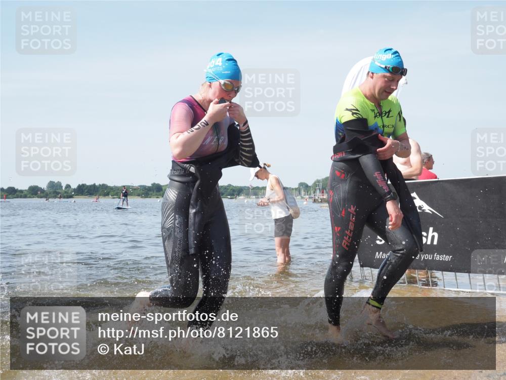 22.06.2025 - Viking Triathlon KatJ http://msf.ph/oto/8121865 22.06.2025 10:50:42 Schwimmen 24, 48, 202, 402, 418, 533 meine-sportfotos.de