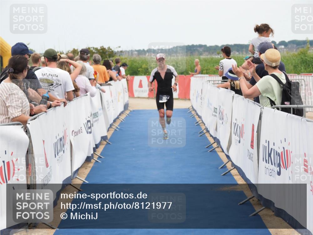 22.06.2025 - Viking Triathlon MichiJ http://msf.ph/oto/8121977 22.06.2025 15:00:20 Ziel 207 meine-sportfotos.de