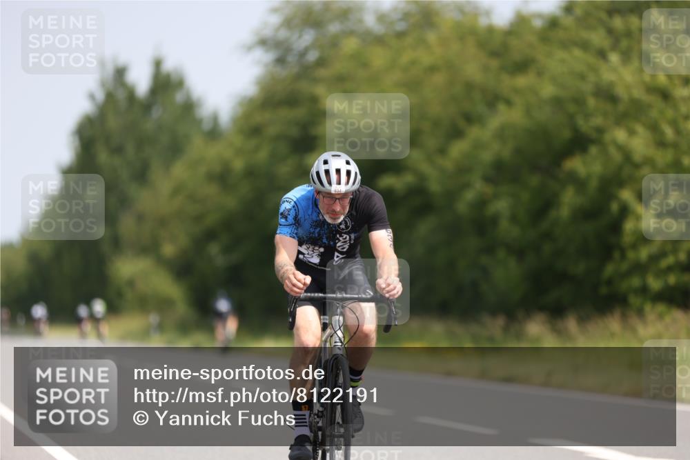 22.06.2025 - Viking Triathlon Yannick Fuchs http://msf.ph/oto/8122191 22.06.2025 11:49:17 Radfahren 405, 433, 477, 634 meine-sportfotos.de