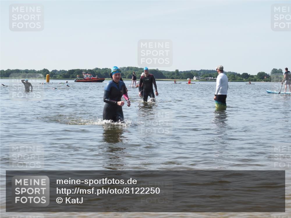 22.06.2025 - Viking Triathlon KatJ http://msf.ph/oto/8122250 22.06.2025 10:51:27 Schwimmen 422, 477 meine-sportfotos.de