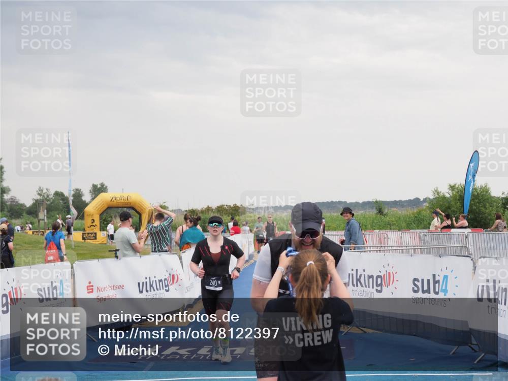 22.06.2025 - Viking Triathlon MichiJ http://msf.ph/oto/8122397 22.06.2025 16:36:53 Ziel 240, 267 meine-sportfotos.de