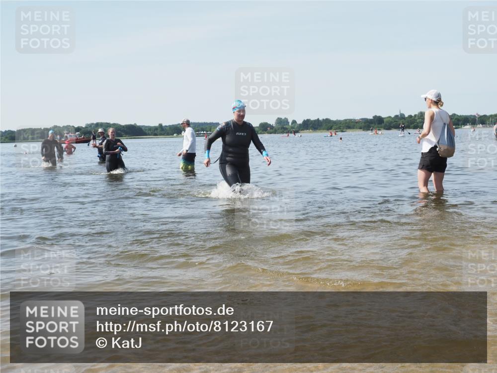 22.06.2025 - Viking Triathlon KatJ http://msf.ph/oto/8123167 22.06.2025 10:53:21 Schwimmen 165, 201, 241, 319 meine-sportfotos.de