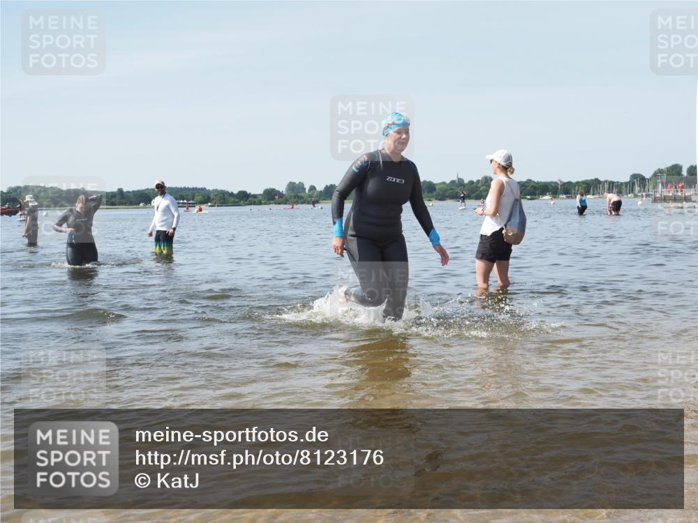 22.06.2025 - Viking Triathlon KatJ http://msf.ph/oto/8123176 22.06.2025 10:53:23 Schwimmen 165, 201, 241, 319 meine-sportfotos.de