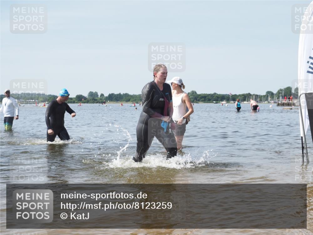 22.06.2025 - Viking Triathlon KatJ http://msf.ph/oto/8123259 22.06.2025 10:53:30 Schwimmen 201, 241 meine-sportfotos.de
