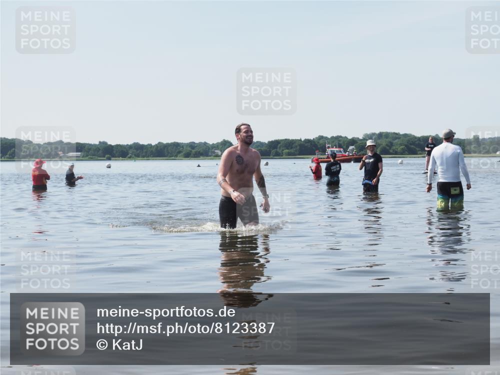 22.06.2025 - Viking Triathlon KatJ http://msf.ph/oto/8123387 22.06.2025 10:54:52 Schwimmen 305 meine-sportfotos.de