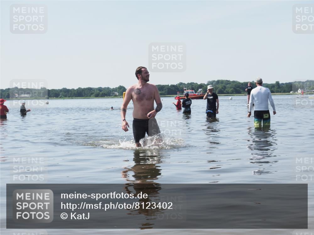 22.06.2025 - Viking Triathlon KatJ http://msf.ph/oto/8123402 22.06.2025 10:54:53 Schwimmen 305 meine-sportfotos.de