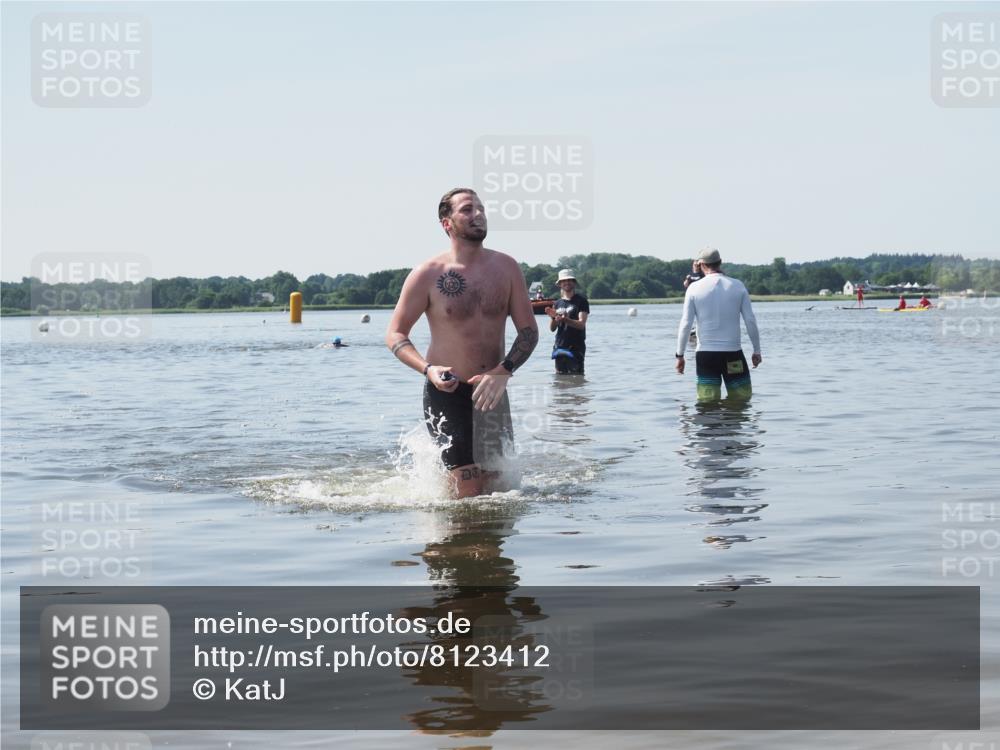 22.06.2025 - Viking Triathlon KatJ http://msf.ph/oto/8123412 22.06.2025 10:54:54 Schwimmen 305 meine-sportfotos.de