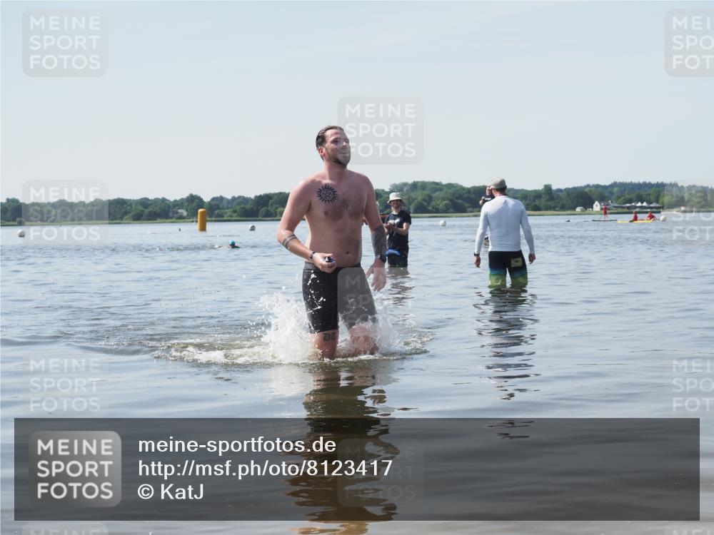 22.06.2025 - Viking Triathlon KatJ http://msf.ph/oto/8123417 22.06.2025 10:54:54 Schwimmen 305 meine-sportfotos.de