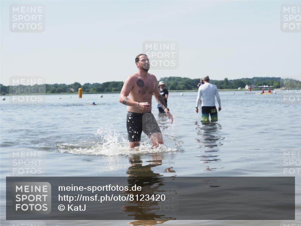 22.06.2025 - Viking Triathlon KatJ http://msf.ph/oto/8123420 22.06.2025 10:54:54 Schwimmen 305 meine-sportfotos.de