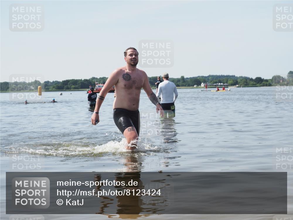 22.06.2025 - Viking Triathlon KatJ http://msf.ph/oto/8123424 22.06.2025 10:54:55 Schwimmen 305 meine-sportfotos.de