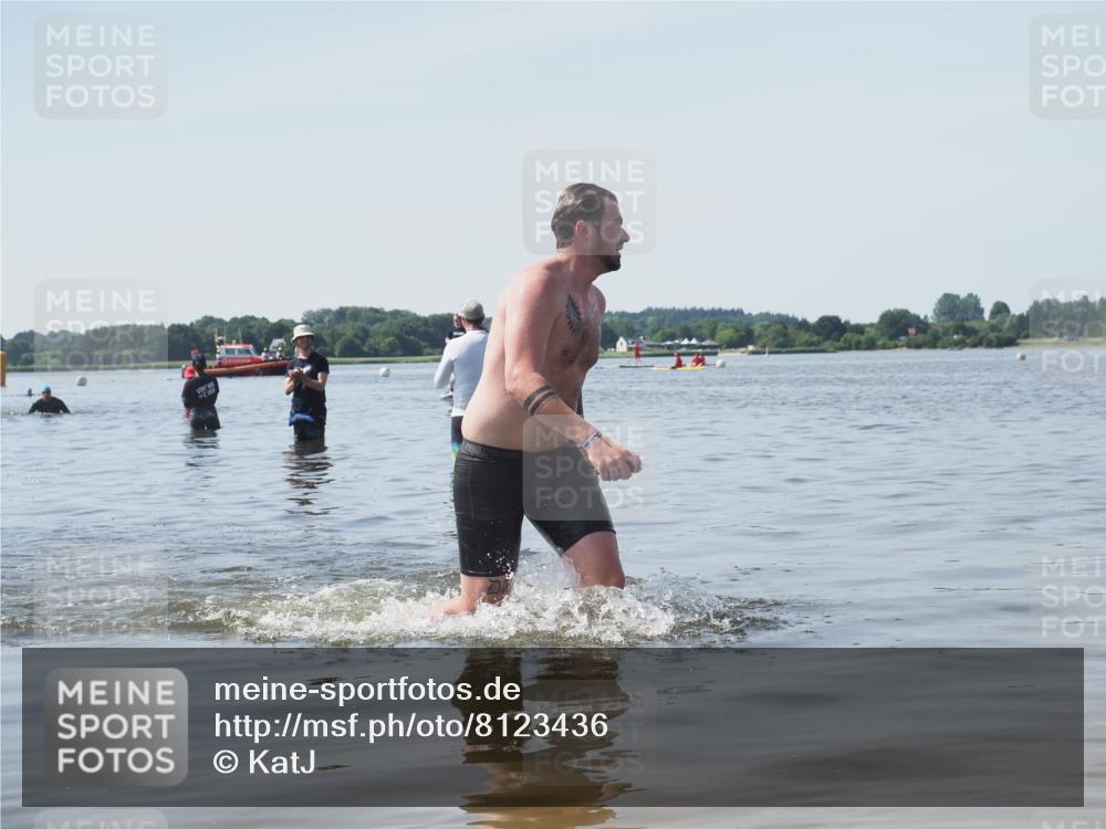 22.06.2025 - Viking Triathlon KatJ http://msf.ph/oto/8123436 22.06.2025 10:54:55 Schwimmen 305 meine-sportfotos.de