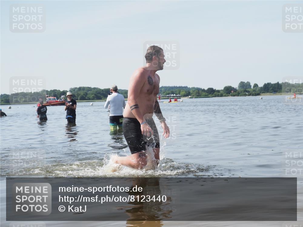 22.06.2025 - Viking Triathlon KatJ http://msf.ph/oto/8123440 22.06.2025 10:54:55 Schwimmen 305 meine-sportfotos.de