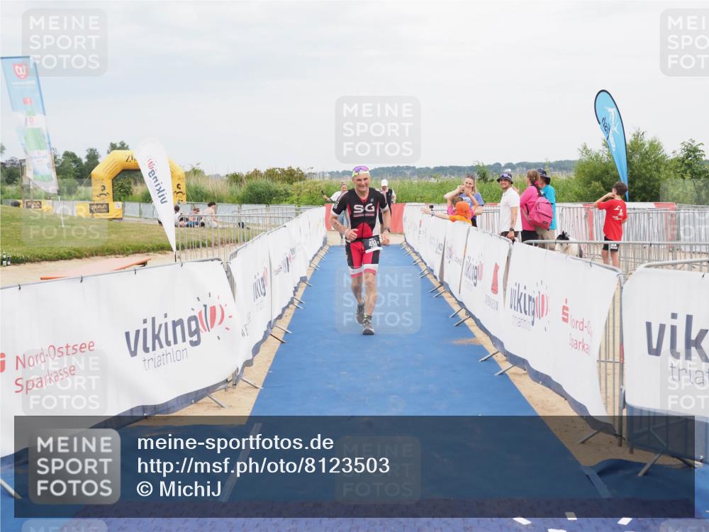 22.06.2025 - Viking Triathlon MichiJ http://msf.ph/oto/8123503 22.06.2025 17:09:40 Ziel 493 meine-sportfotos.de