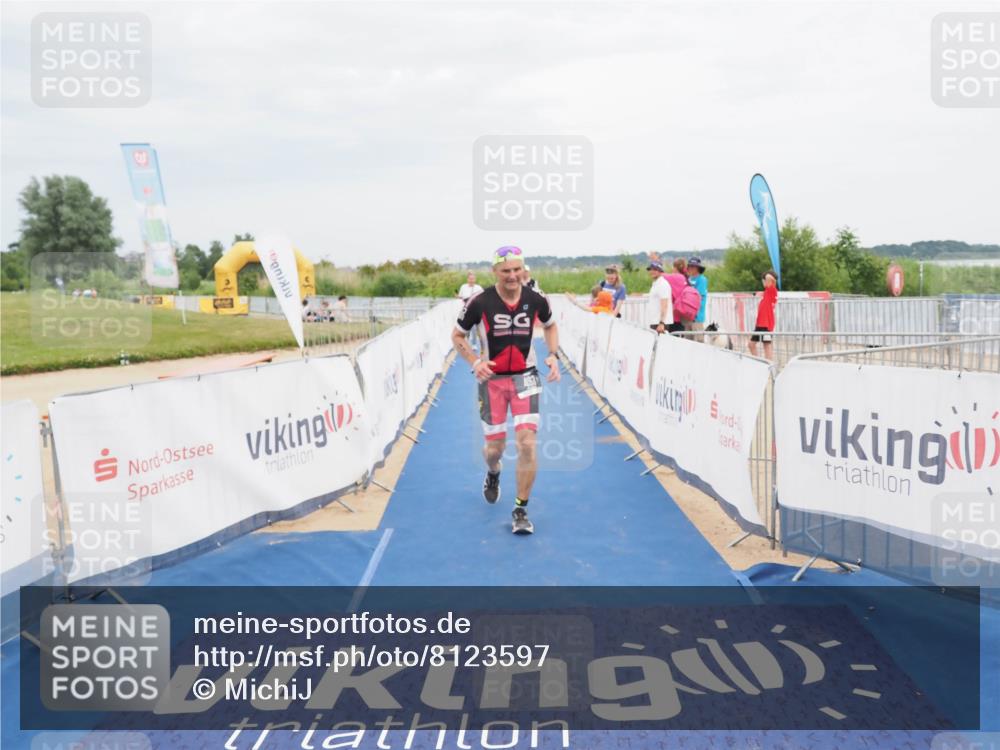 22.06.2025 - Viking Triathlon MichiJ http://msf.ph/oto/8123597 22.06.2025 17:09:41 Ziel 246, 493 meine-sportfotos.de