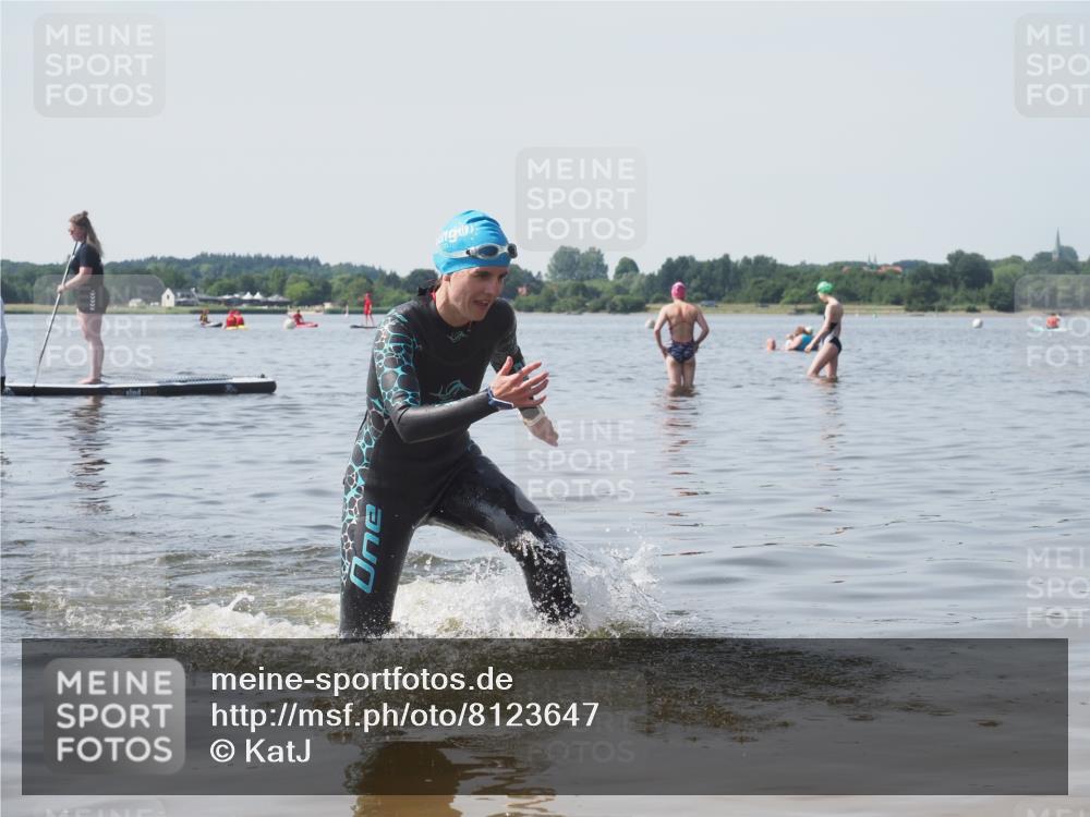 22.06.2025 - Viking Triathlon KatJ http://msf.ph/oto/8123647 22.06.2025 10:56:24 Schwimmen 499 meine-sportfotos.de