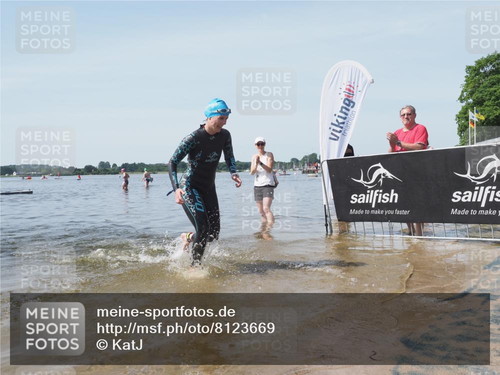 22.06.2025 - Viking Triathlon KatJ http://msf.ph/oto/8123669 22.06.2025 10:56:25 Schwimmen 499 meine-sportfotos.de