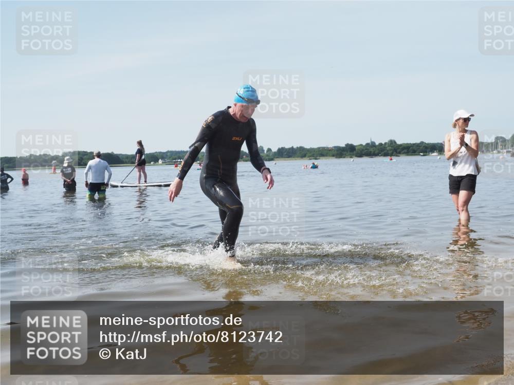 22.06.2025 - Viking Triathlon KatJ http://msf.ph/oto/8123742 22.06.2025 10:56:57 Schwimmen 363 meine-sportfotos.de