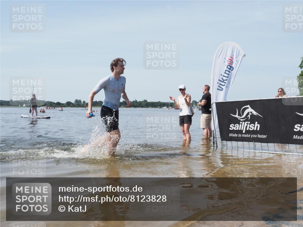 22.06.2025 - Viking Triathlon KatJ http://msf.ph/oto/8123828 22.06.2025 10:58:10 Schwimmen 357, 359, 403 meine-sportfotos.de