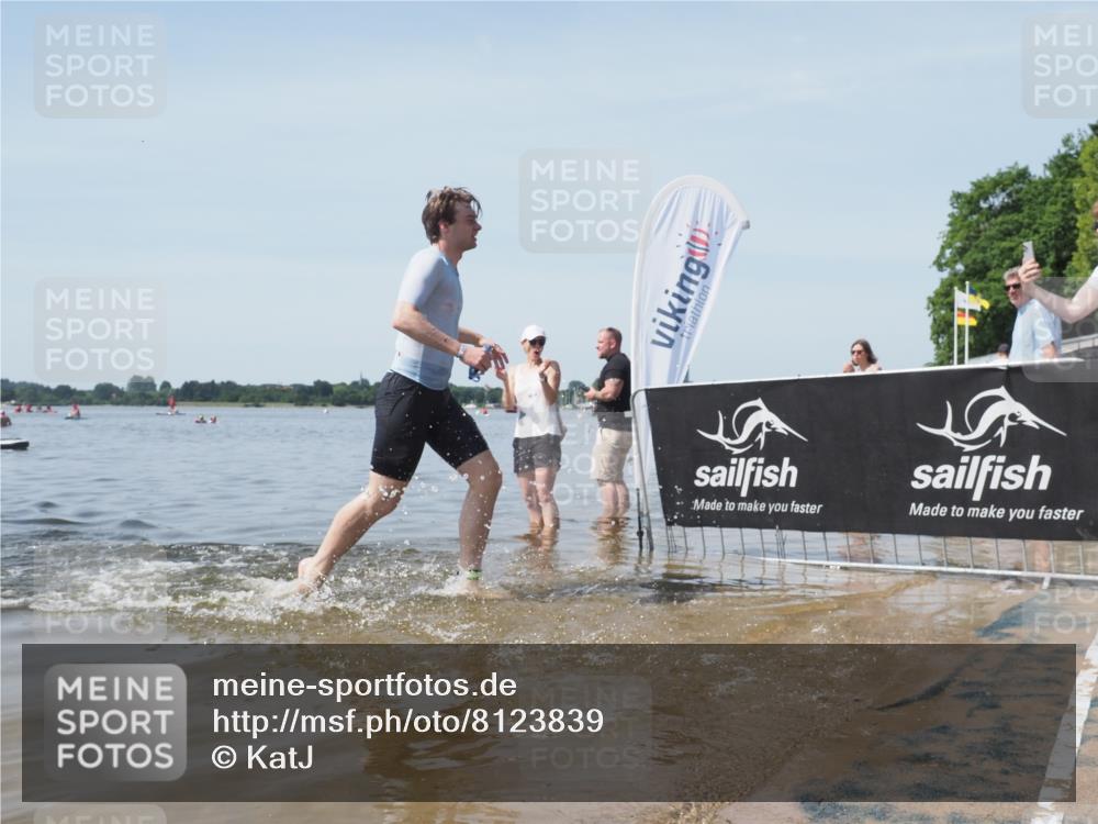 22.06.2025 - Viking Triathlon KatJ http://msf.ph/oto/8123839 22.06.2025 10:58:10 Schwimmen 357, 359, 403 meine-sportfotos.de