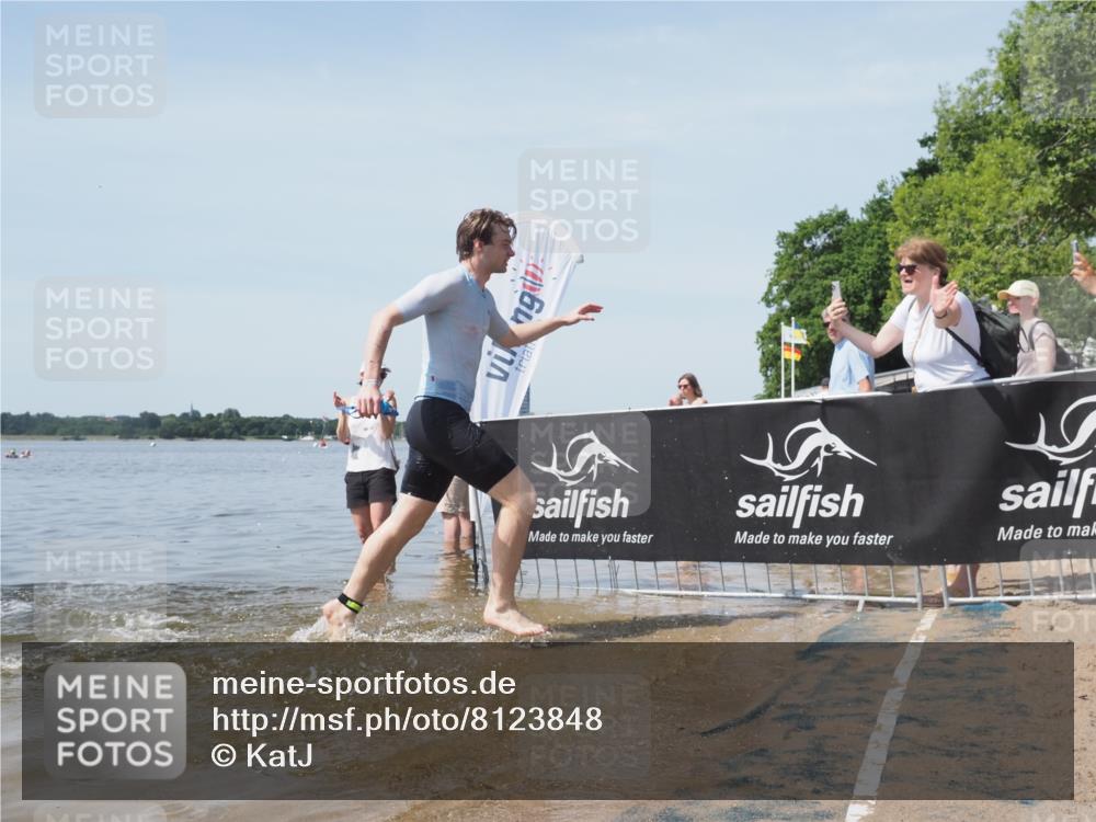 22.06.2025 - Viking Triathlon KatJ http://msf.ph/oto/8123848 22.06.2025 10:58:10 Schwimmen 357, 359, 403 meine-sportfotos.de