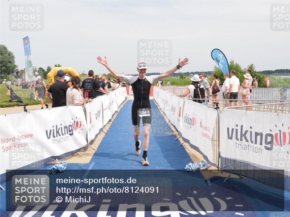22.06.2025 - Viking Triathlon MichiJ http://msf.ph/oto/8124091 22.06.2025 15:14:54 Ziel 264, 377 meine-sportfotos.de