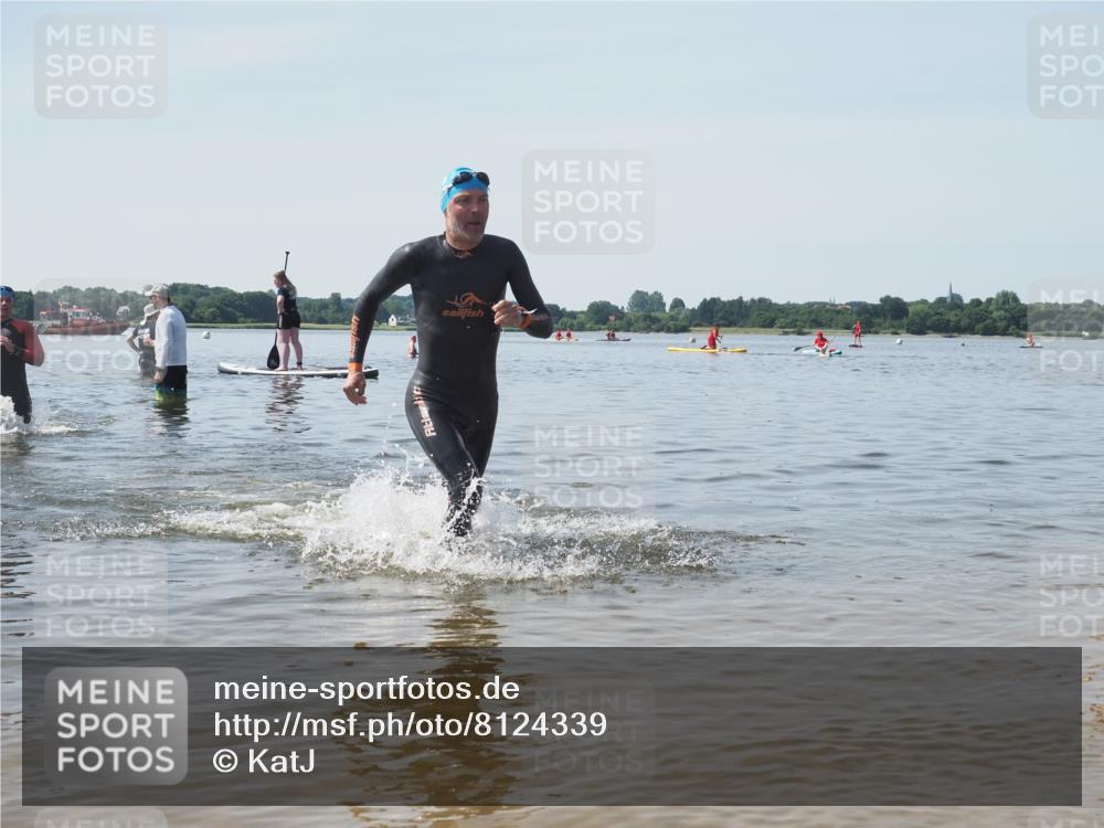 22.06.2025 - Viking Triathlon KatJ http://msf.ph/oto/8124339 22.06.2025 10:59:32 Schwimmen 459, 476 meine-sportfotos.de