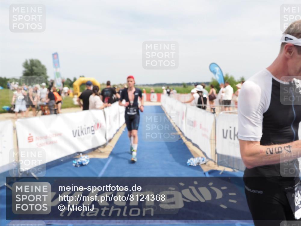 22.06.2025 - Viking Triathlon MichiJ http://msf.ph/oto/8124368 22.06.2025 15:14:59 Ziel 264, 377 meine-sportfotos.de