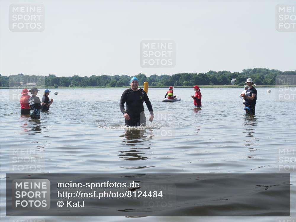 22.06.2025 - Viking Triathlon KatJ http://msf.ph/oto/8124484 22.06.2025 11:06:10 Schwimmen 303 meine-sportfotos.de