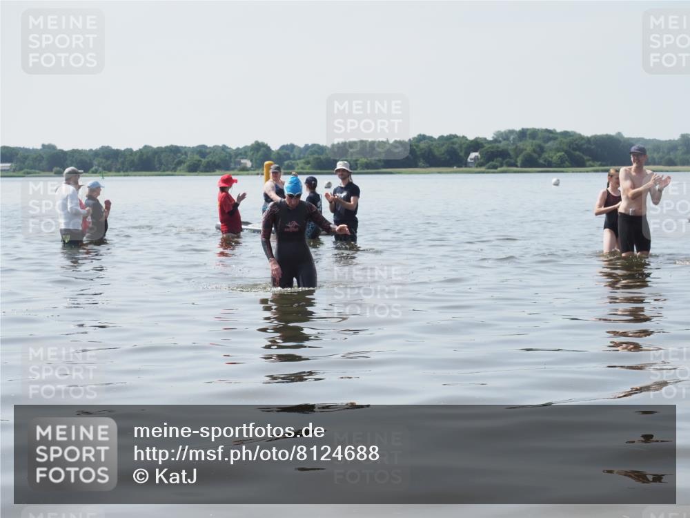 22.06.2025 - Viking Triathlon KatJ http://msf.ph/oto/8124688 22.06.2025 11:14:15 Schwimmen 405 meine-sportfotos.de