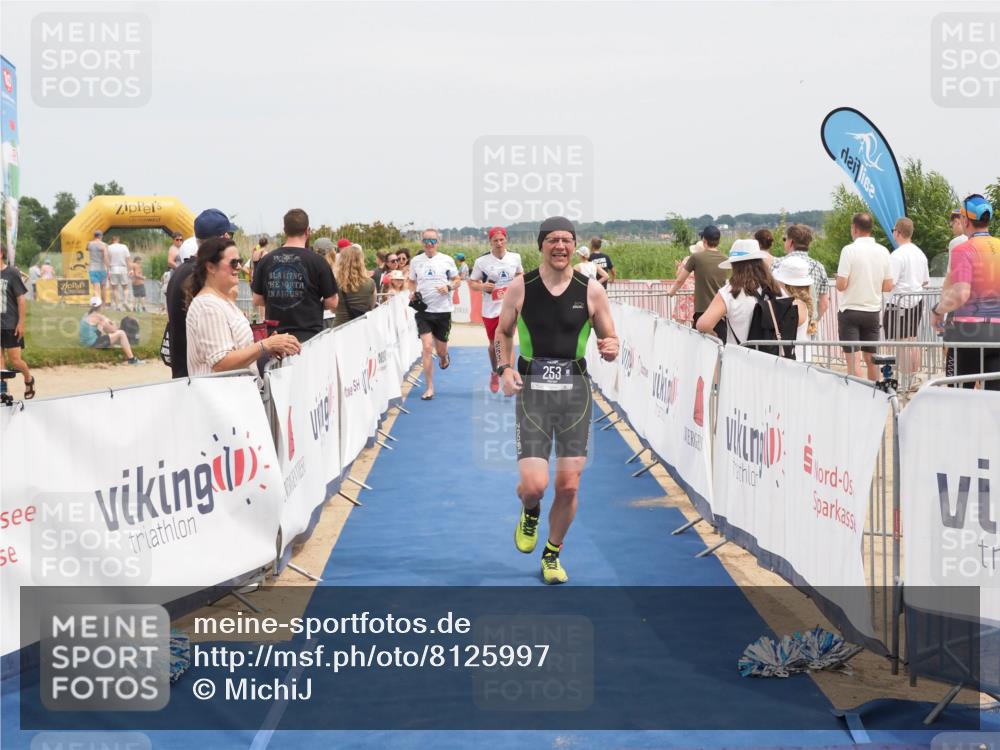 22.06.2025 - Viking Triathlon MichiJ http://msf.ph/oto/8125997 22.06.2025 15:17:11 Ziel 253, 657 meine-sportfotos.de