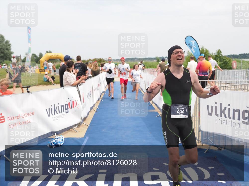 22.06.2025 - Viking Triathlon MichiJ http://msf.ph/oto/8126028 22.06.2025 15:17:12 Ziel 253, 657 meine-sportfotos.de