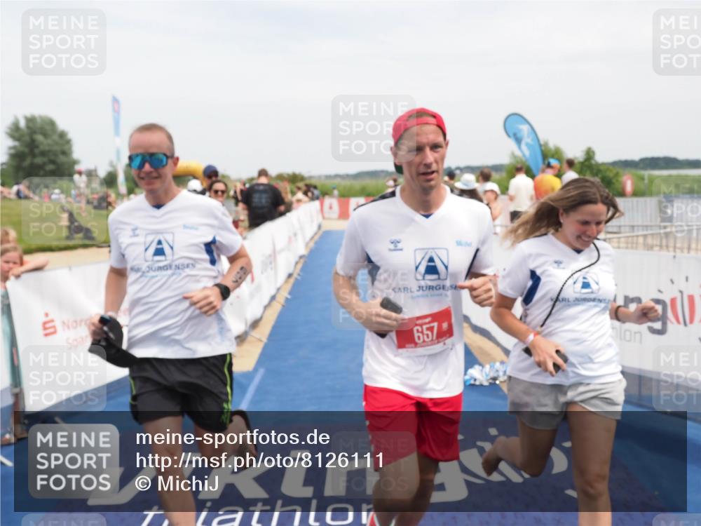 22.06.2025 - Viking Triathlon MichiJ http://msf.ph/oto/8126111 22.06.2025 15:17:15 Ziel 253, 657 meine-sportfotos.de