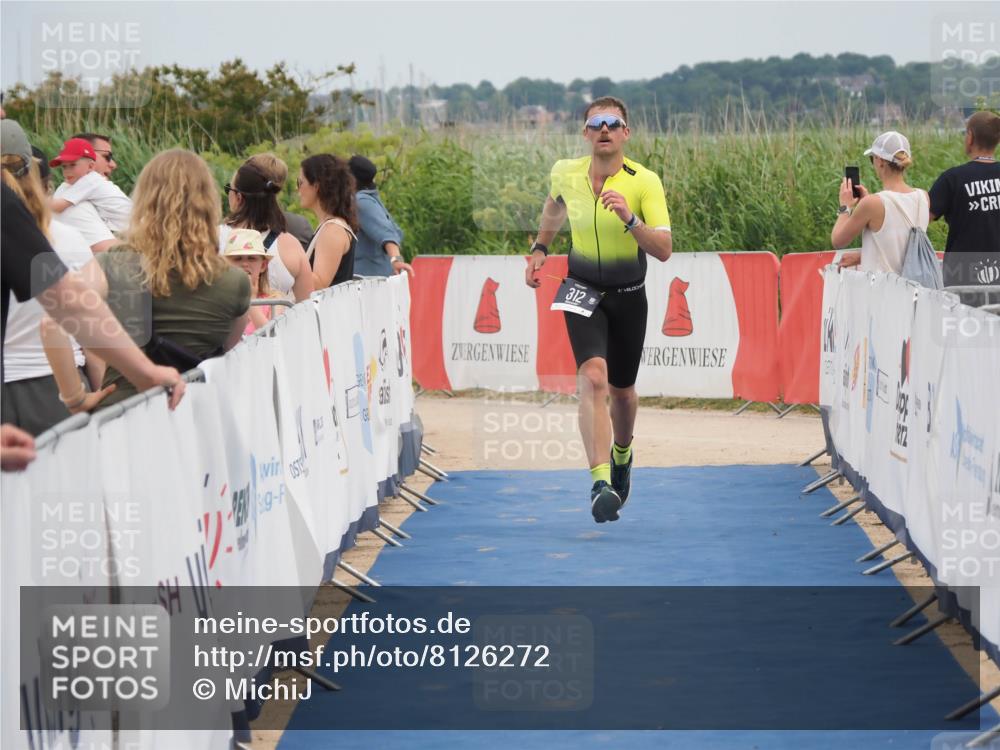 22.06.2025 - Viking Triathlon MichiJ http://msf.ph/oto/8126272 22.06.2025 15:17:54 Ziel 312 meine-sportfotos.de