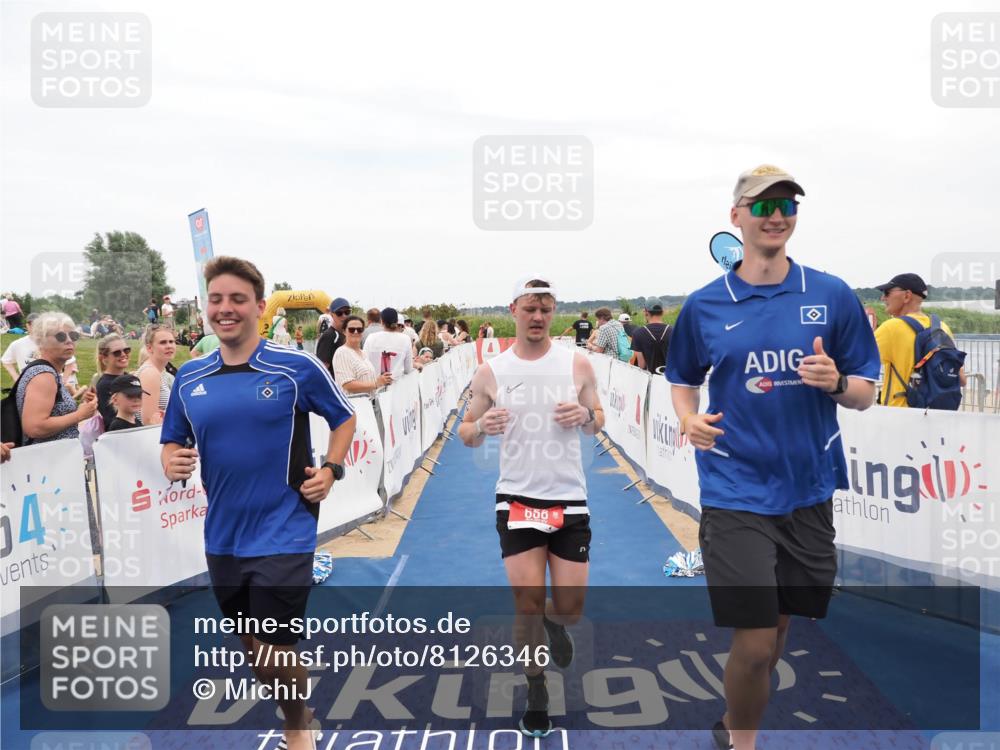 22.06.2025 - Viking Triathlon MichiJ http://msf.ph/oto/8126346 22.06.2025 15:22:57 Ziel 658 meine-sportfotos.de