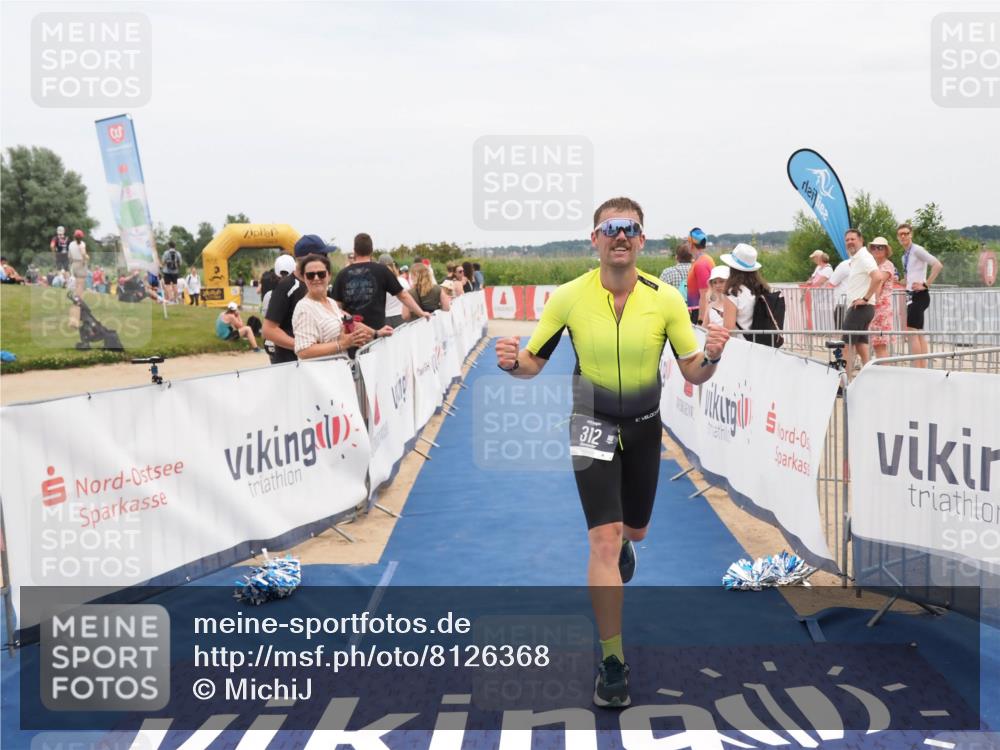 22.06.2025 - Viking Triathlon MichiJ http://msf.ph/oto/8126368 22.06.2025 15:17:58 Ziel 312 meine-sportfotos.de