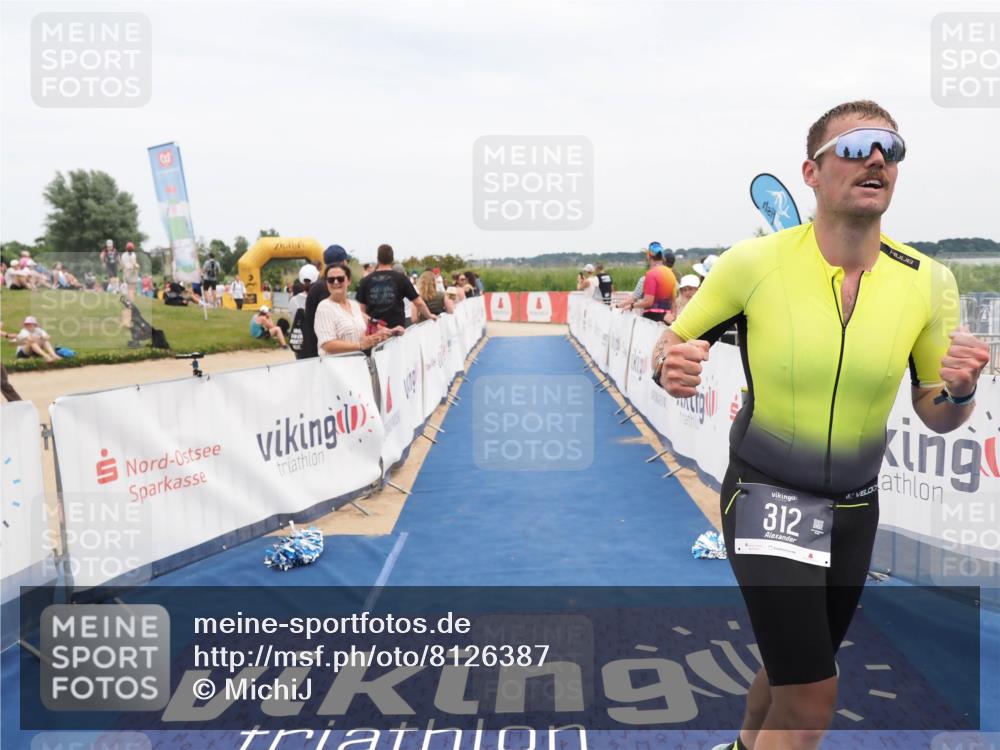 22.06.2025 - Viking Triathlon MichiJ http://msf.ph/oto/8126387 22.06.2025 15:17:59 Ziel 312 meine-sportfotos.de