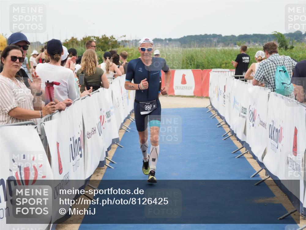 22.06.2025 - Viking Triathlon MichiJ http://msf.ph/oto/8126425 22.06.2025 15:23:14 Ziel 158, 397 meine-sportfotos.de