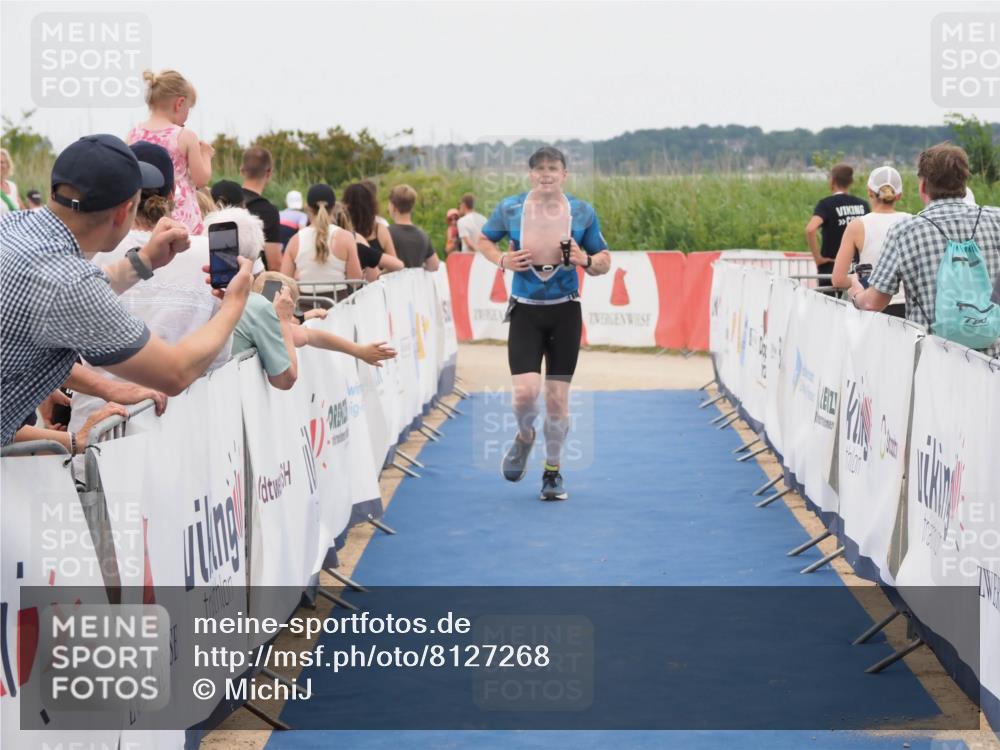 22.06.2025 - Viking Triathlon MichiJ http://msf.ph/oto/8127268 22.06.2025 15:24:35 Ziel 298 meine-sportfotos.de