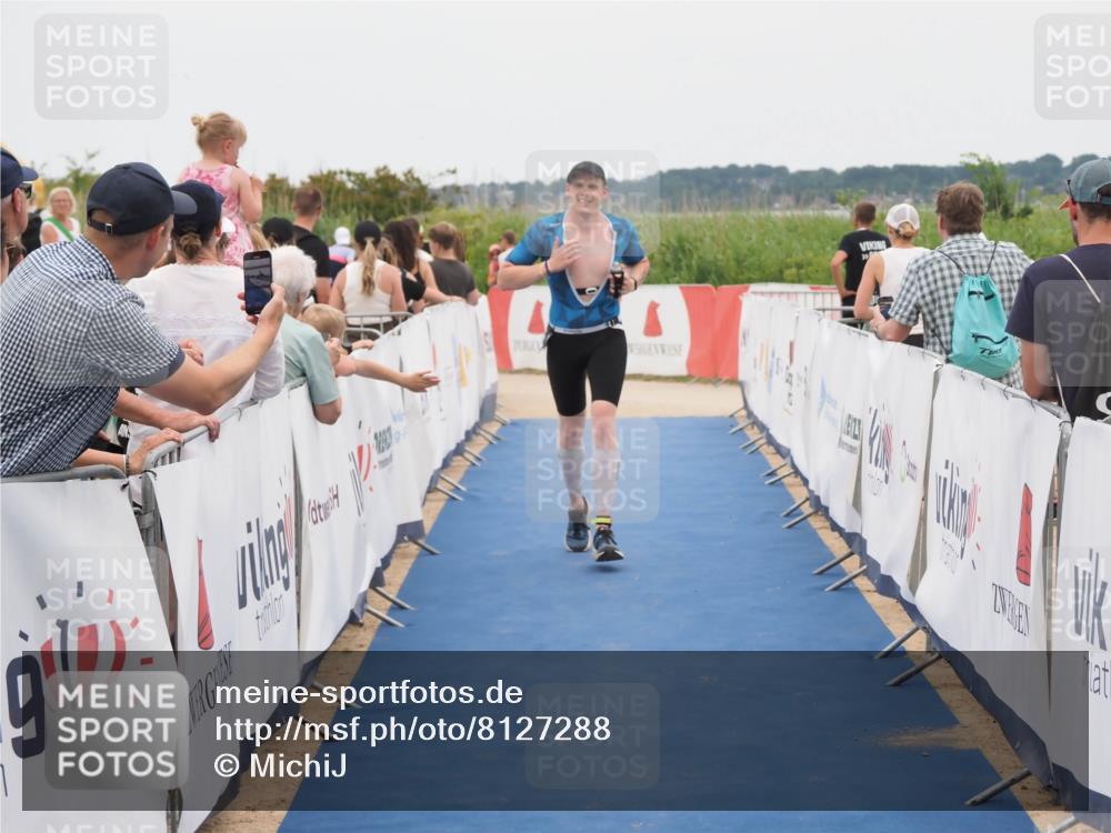 22.06.2025 - Viking Triathlon MichiJ http://msf.ph/oto/8127288 22.06.2025 15:24:36 Ziel 298 meine-sportfotos.de