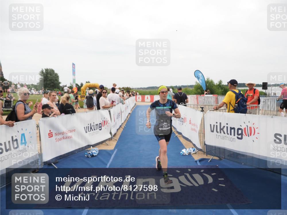 22.06.2025 - Viking Triathlon MichiJ http://msf.ph/oto/8127598 22.06.2025 15:24:49 Ziel 210, 607 meine-sportfotos.de