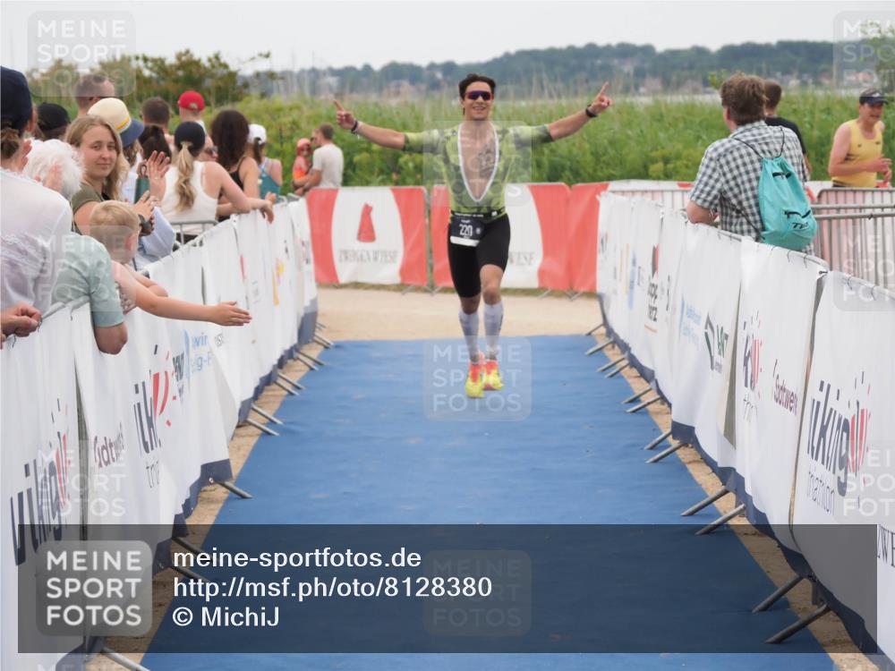 22.06.2025 - Viking Triathlon MichiJ http://msf.ph/oto/8128380 22.06.2025 15:26:42 Ziel 220, 385 meine-sportfotos.de
