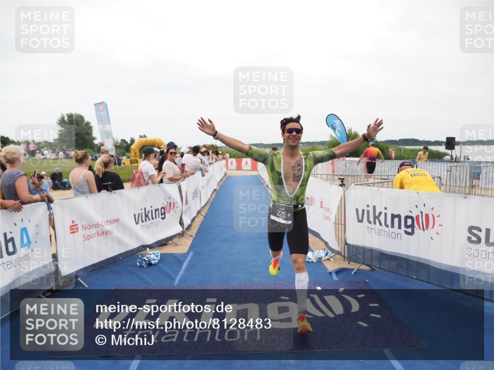 22.06.2025 - Viking Triathlon MichiJ http://msf.ph/oto/8128483 22.06.2025 15:26:46 Ziel 220 meine-sportfotos.de