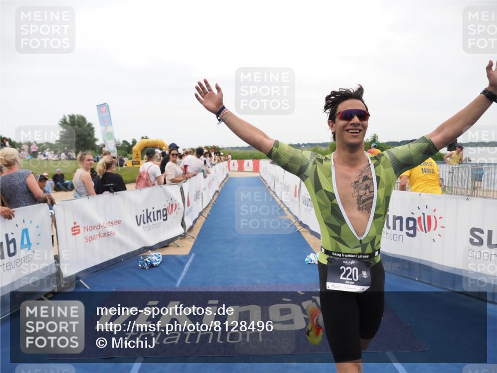 22.06.2025 - Viking Triathlon MichiJ http://msf.ph/oto/8128496 22.06.2025 15:26:47 Ziel 220 meine-sportfotos.de