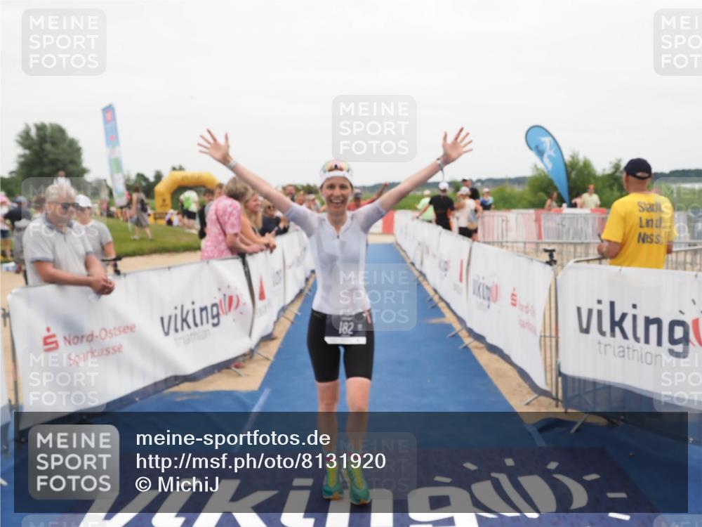 22.06.2025 - Viking Triathlon MichiJ http://msf.ph/oto/8131920 22.06.2025 15:42:21 Ziel 64, 78, 172, 182 meine-sportfotos.de