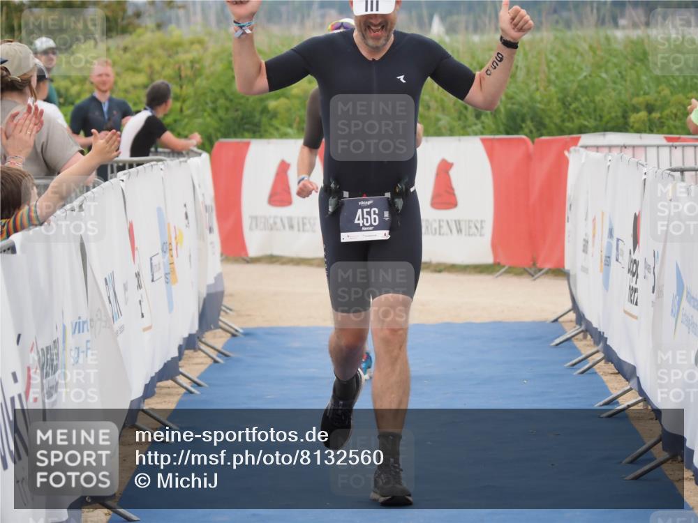 22.06.2025 - Viking Triathlon MichiJ http://msf.ph/oto/8132560 22.06.2025 15:46:43 Ziel 456 meine-sportfotos.de
