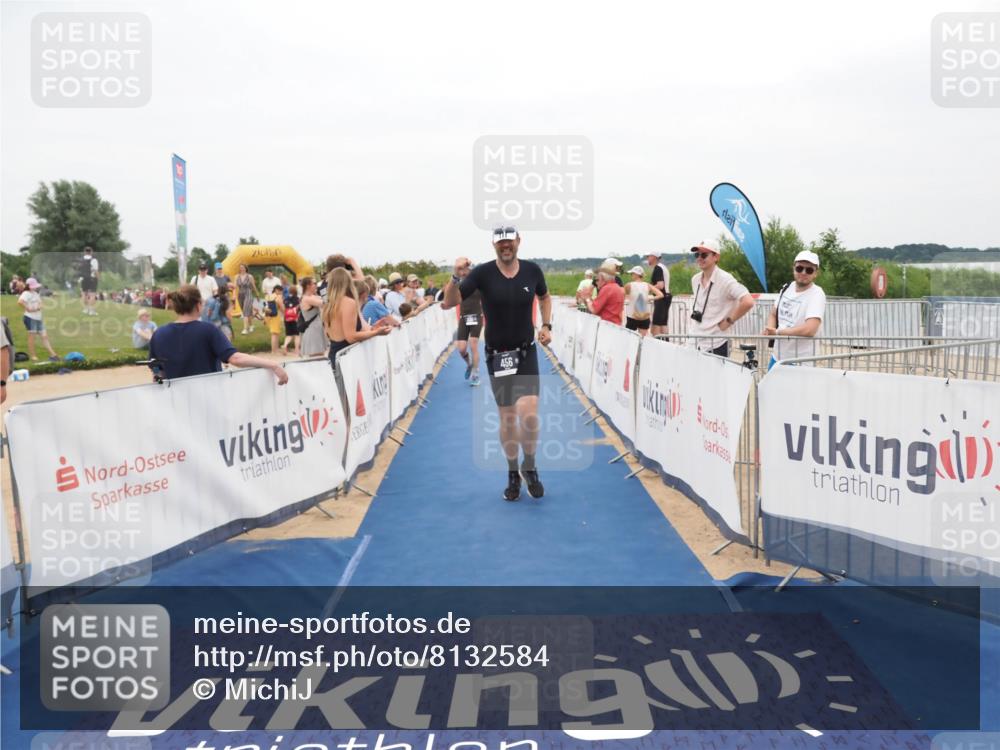 22.06.2025 - Viking Triathlon MichiJ http://msf.ph/oto/8132584 22.06.2025 15:46:46 Ziel 456 meine-sportfotos.de