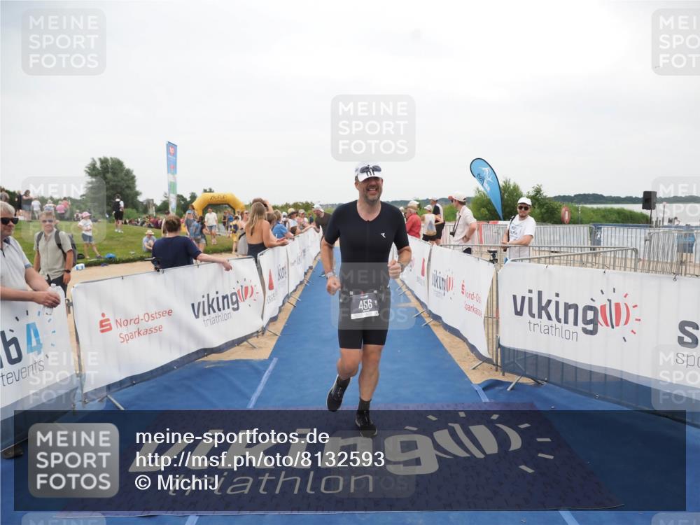 22.06.2025 - Viking Triathlon MichiJ http://msf.ph/oto/8132593 22.06.2025 15:46:48 Ziel 335, 456 meine-sportfotos.de
