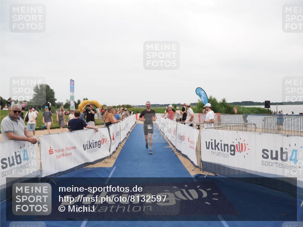 22.06.2025 - Viking Triathlon MichiJ http://msf.ph/oto/8132597 22.06.2025 15:46:52 Ziel 335, 456 meine-sportfotos.de