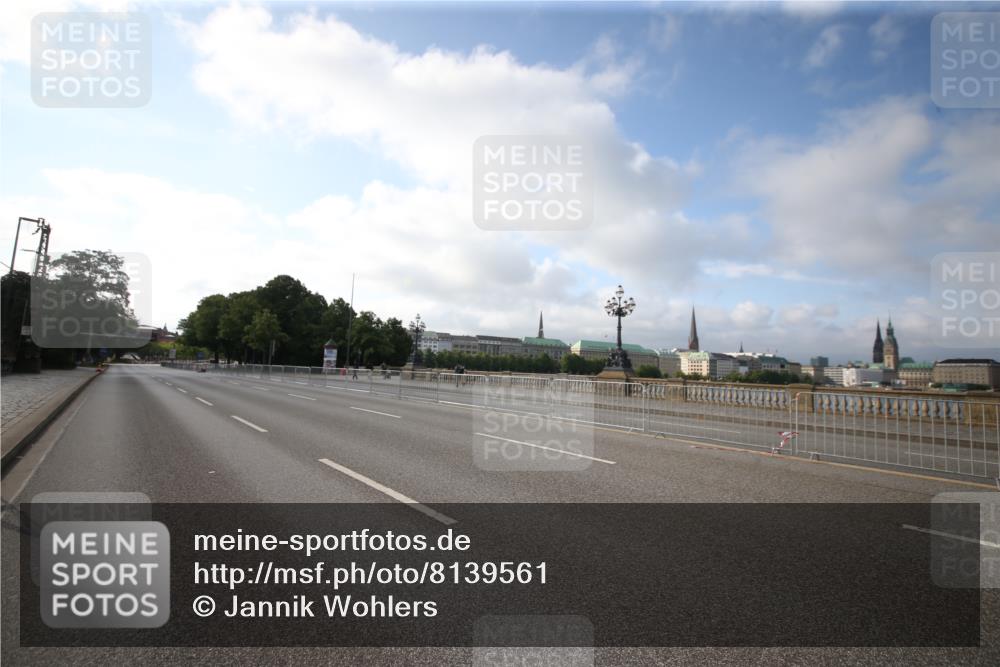 29.06.2025 - hella hamburg halbmarathon Jannik Wohlers http://msf.ph/oto/8139561 29.06.2025 08:29:48 Lombardsbrücke  meine-sportfotos.de